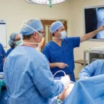 Doctors in the midst of an x-ray discuss res ipsa loquitur.